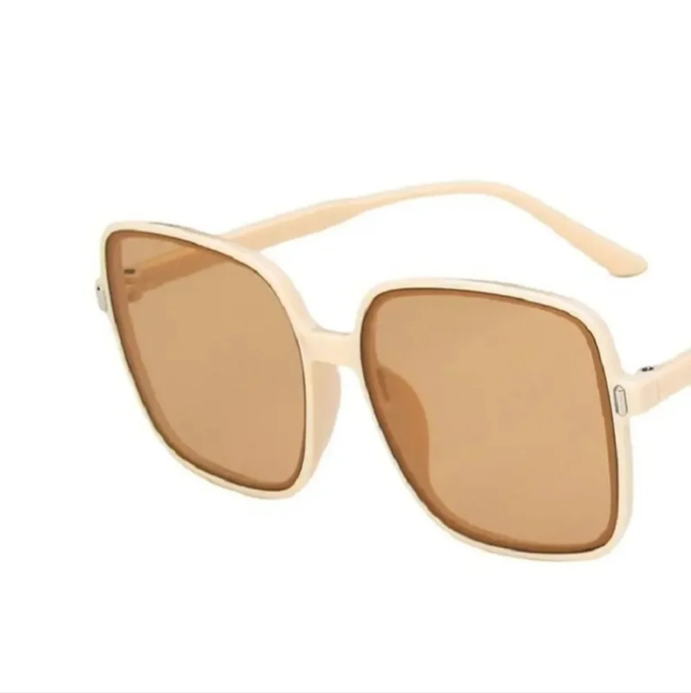 Beautiful oversized sunglasses beigy white new w tags. Hp🔥🔥